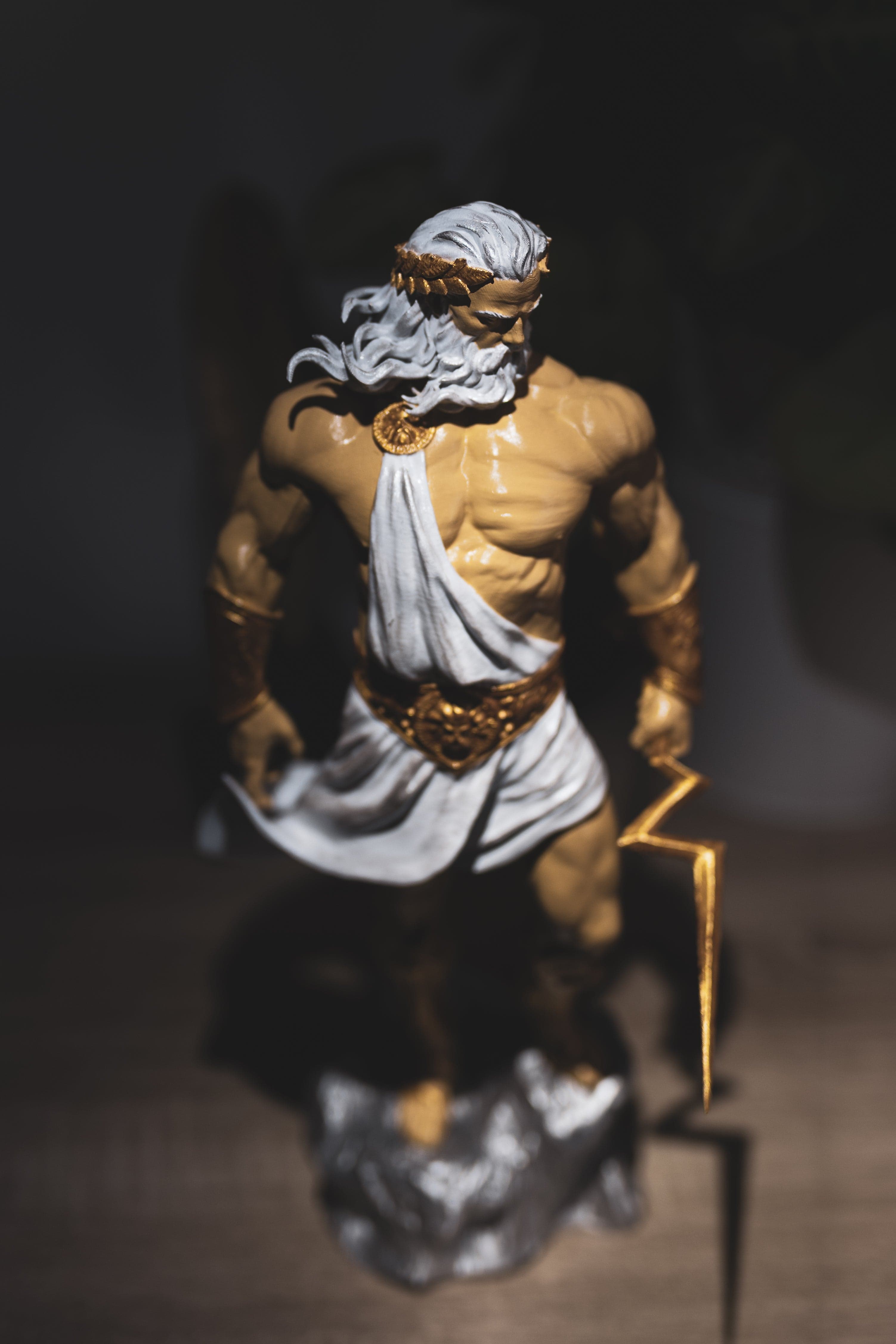 Plasma Harmonizer Statue — Zeus (40 cm)